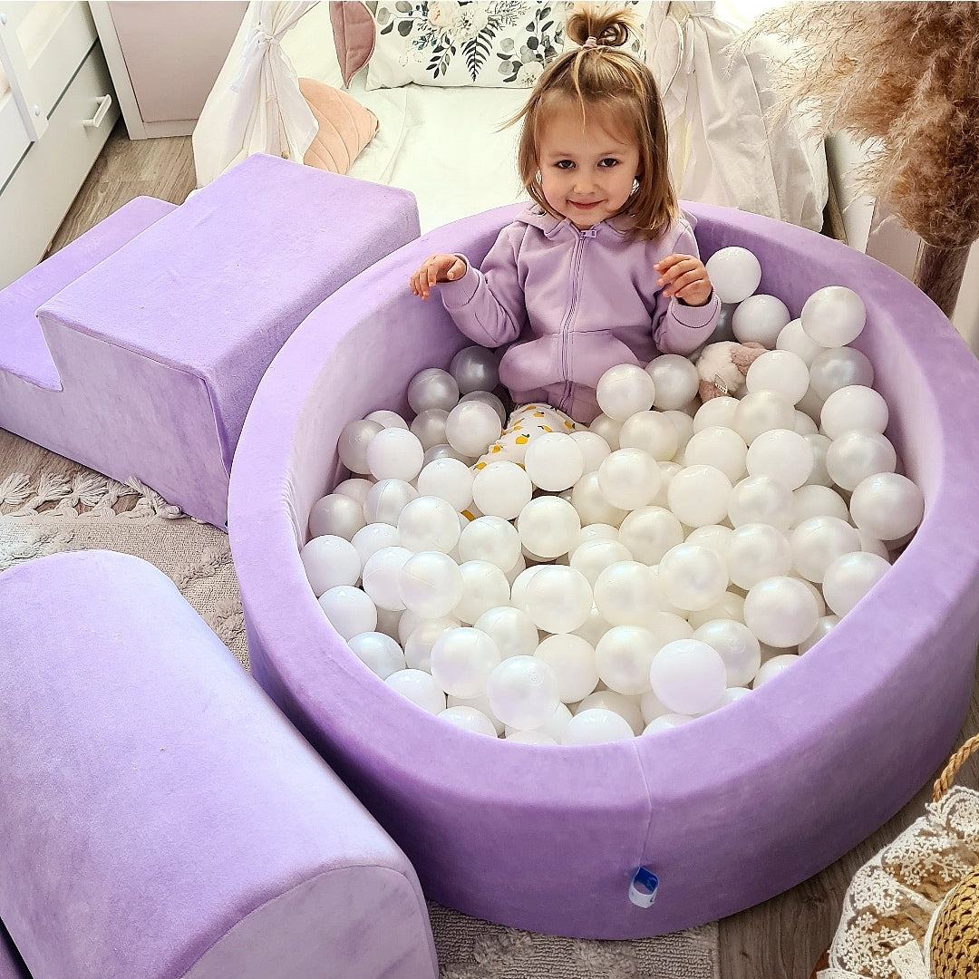 Mimii Schaumstoff-Spielset mit rundem Bällebad 90 × 30 cm aus Velvet Soft in Flieder – mit 200 Bällen
