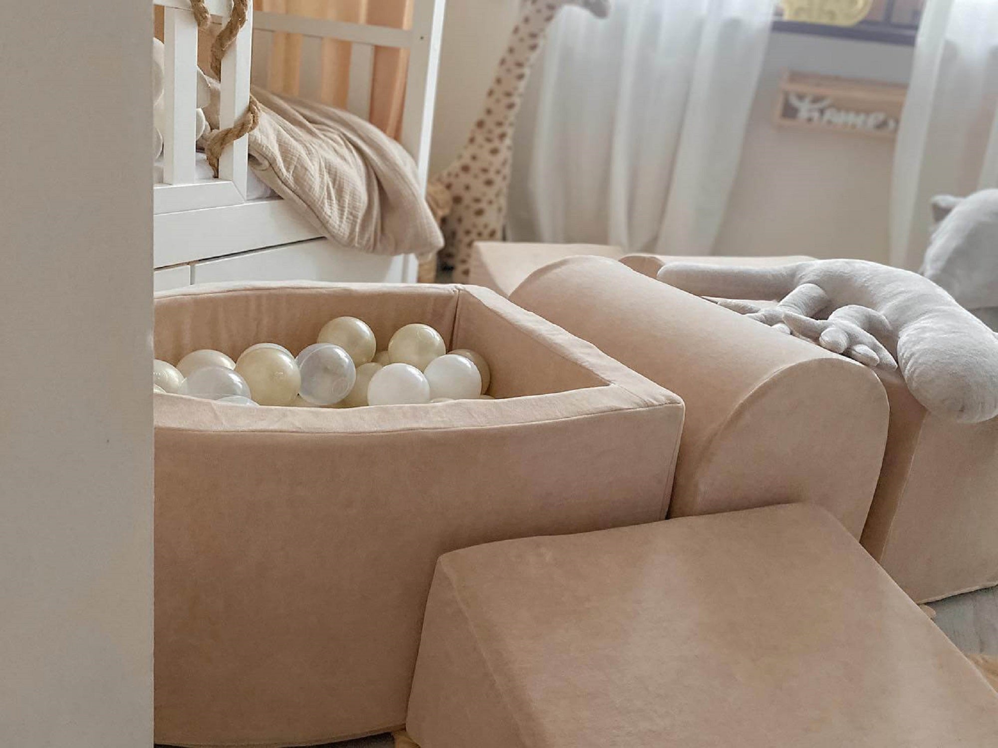 Największy piankowy plac zabaw z basenem micro Velvet Soft beżowy + 100 piłek