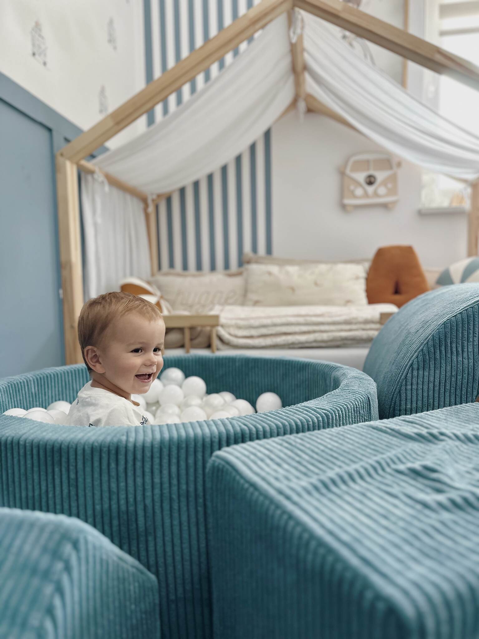 Mimii Schaumstoff-Spielset mit rundem Bällebad 90 × 30 cm aus Cord in Blau – mit 200 Bällen