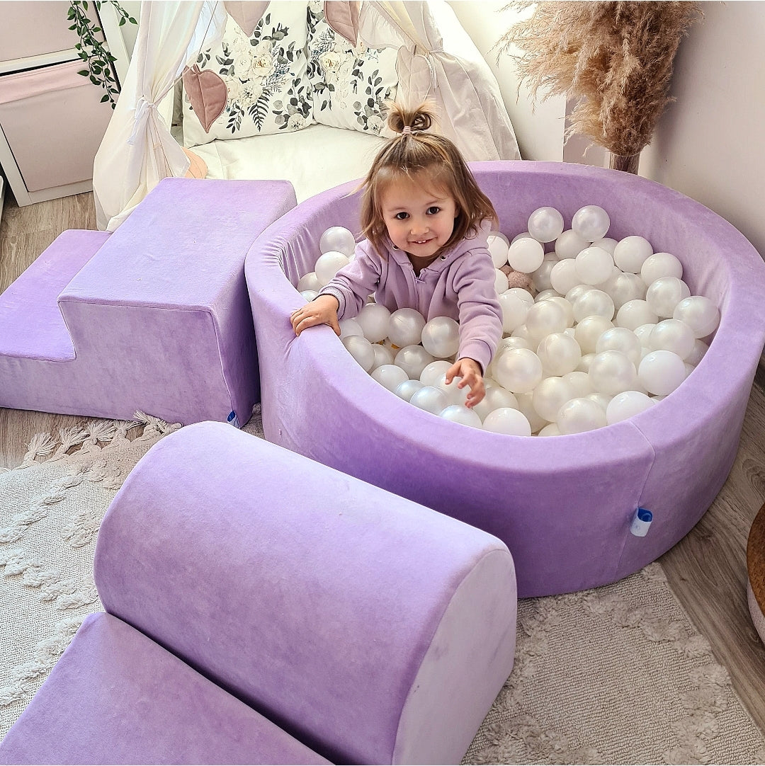 Mimii Schaumstoff-Spielset mit rundem Bällebad 90 × 30 cm aus Velvet Soft in Flieder – mit 200 Bällen
