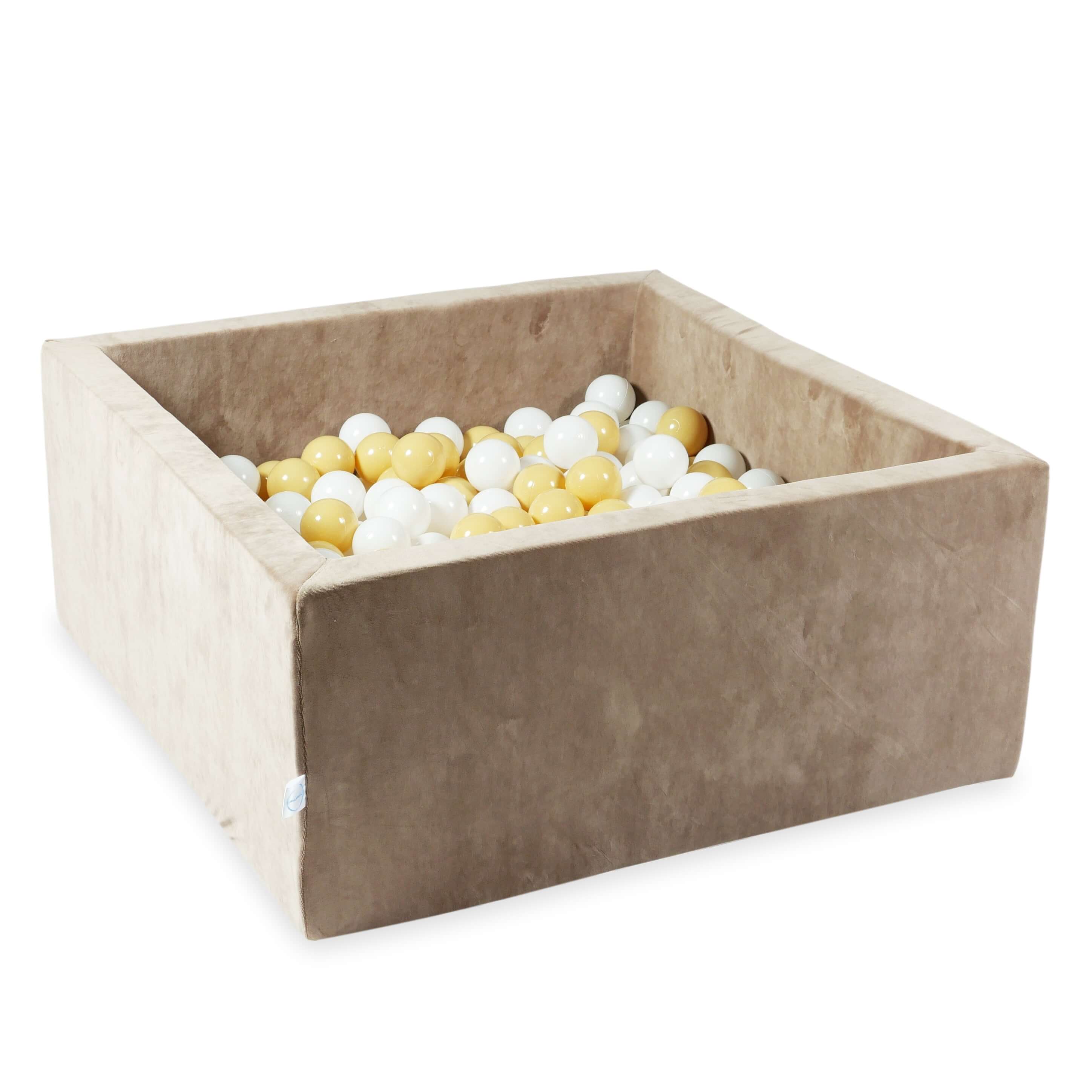 Mimii Bällebad aus Velvet Soft in Braun – quadratisch, 90 × 90 × 40 cm, mit 400 Bällen