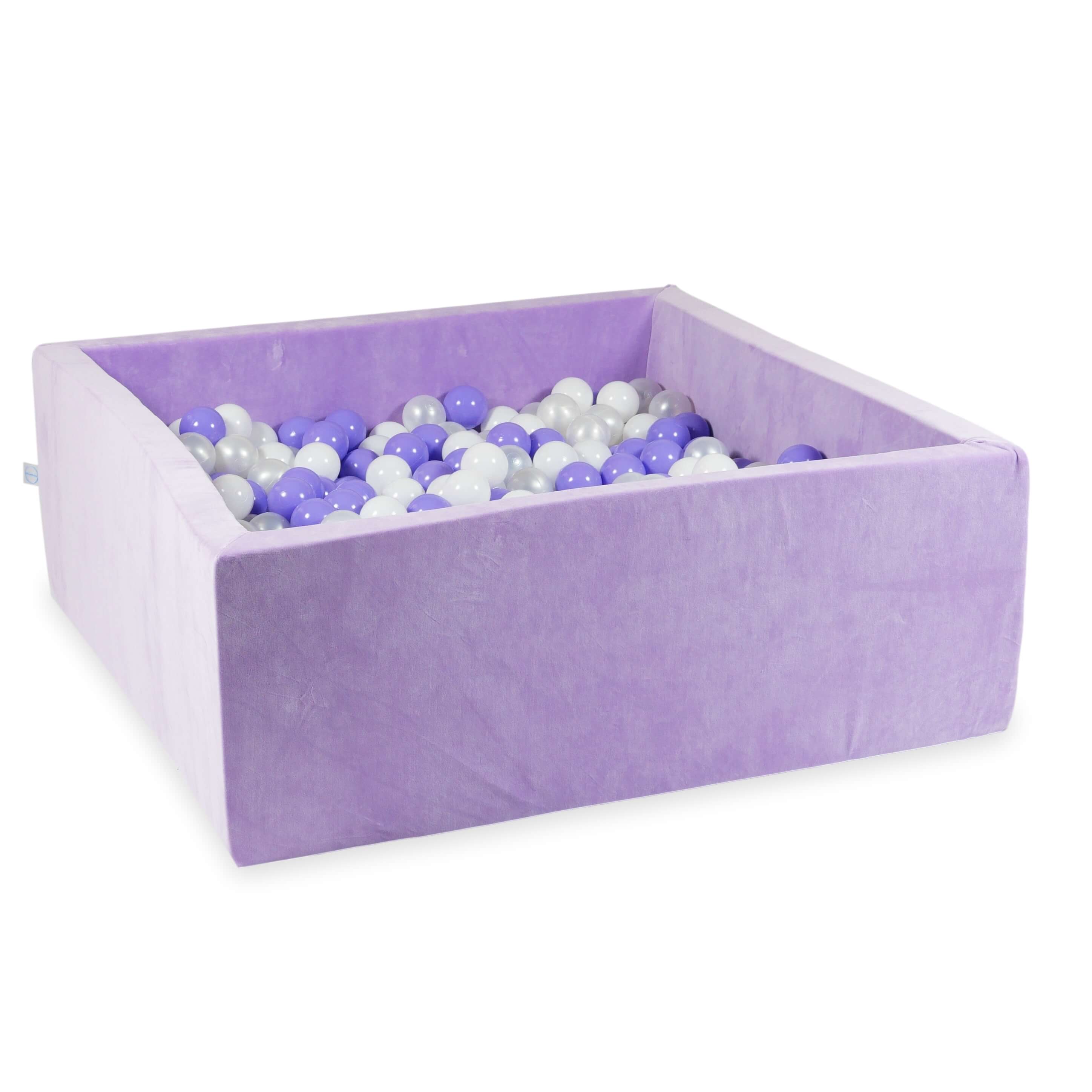 Mimii Bällebad aus Velvet Soft in Flieder – quadratisch, 110 × 110 × 40 cm, mit 600 Bällen