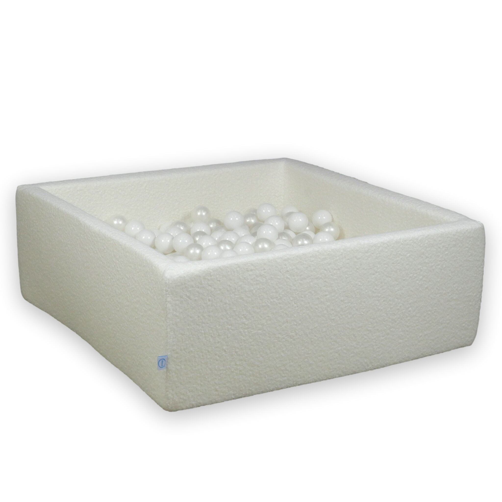Mimii Bällebad aus Bouclé in Weiß – quadratisch, 110 × 110 × 40 cm, mit 600 Bällen