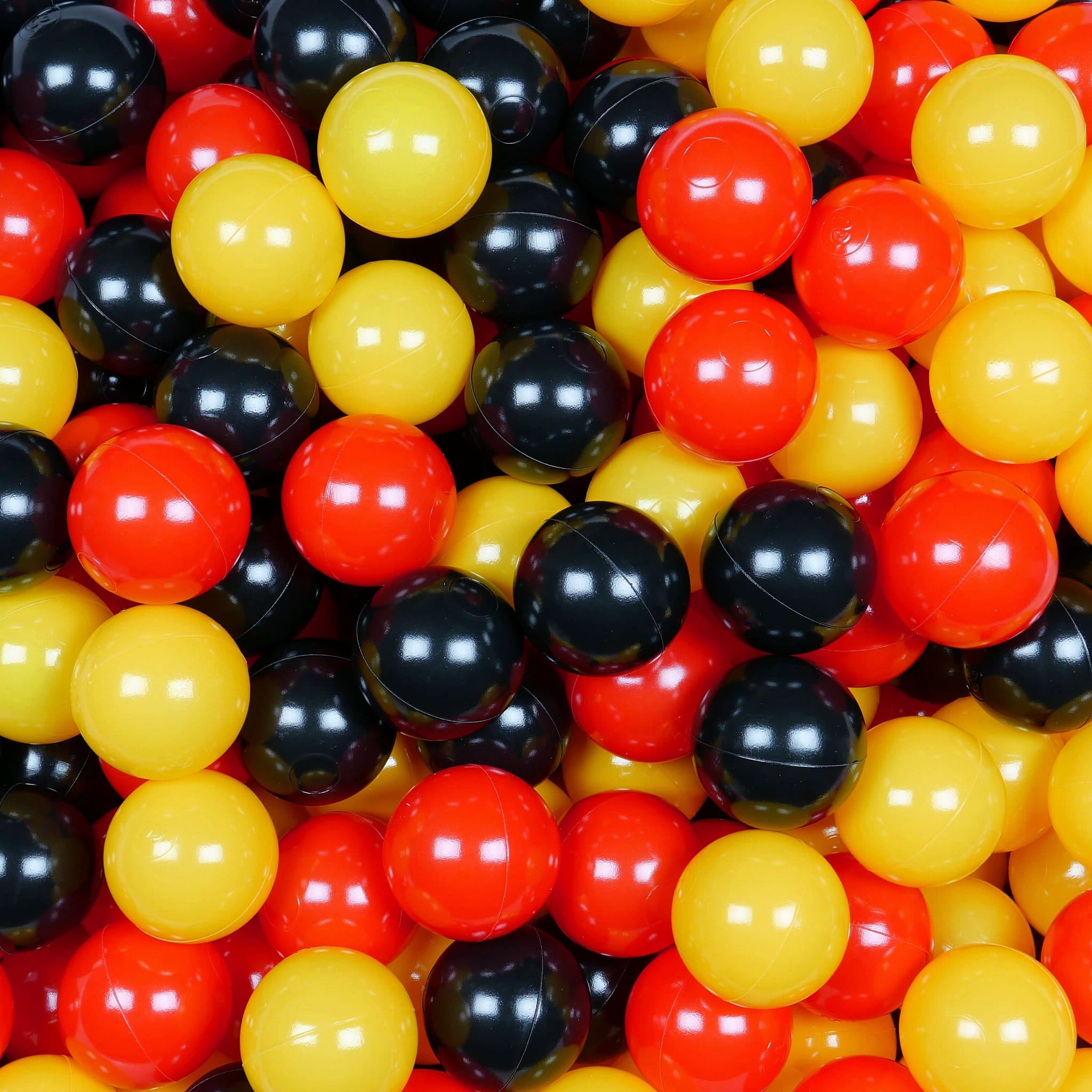 Piłeczki do suchego basenu Ø 7 cm – 150 szt. – żółte, czerwone, czarne